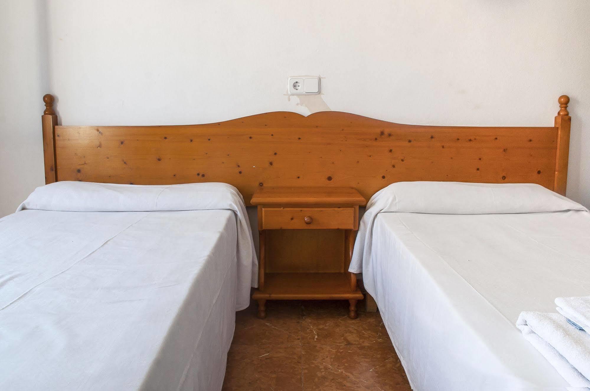 Surfing Concept Hostel Cala Ratjada  Exterior photo